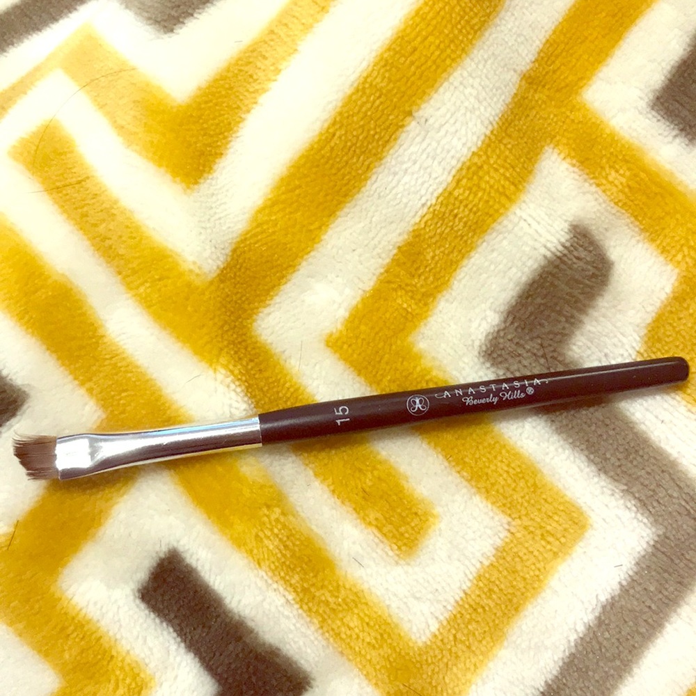 SOLD*****Anastasia Beverly Hills eyebrow brush #15